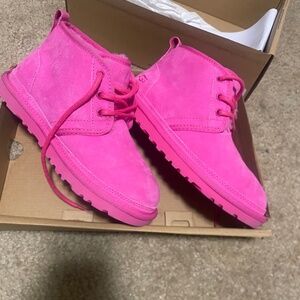 Neumel Uggs Carnation